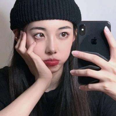 蒙面纱的男子